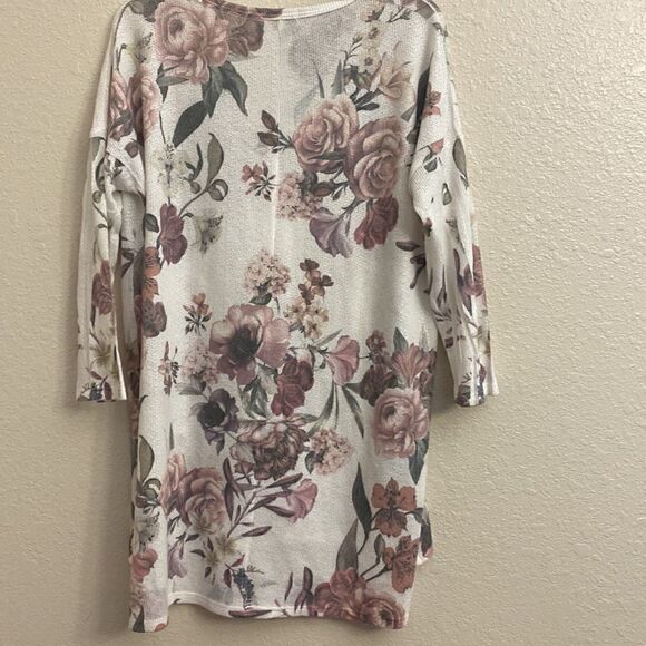 🌸🌺CHARMING CHARLIE FLORAL HALF SLEEVE TOP!! - Picture 6 of 6